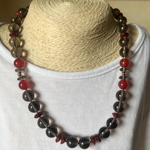 Collana con pietre naturali