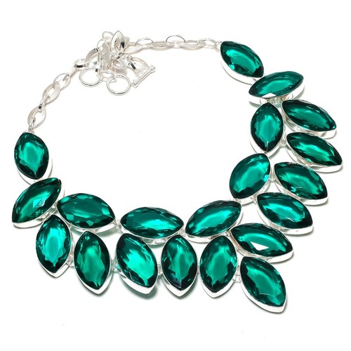 Collana con pietre preziose - , a