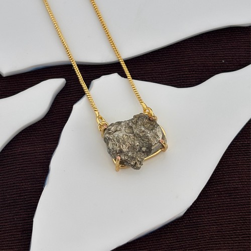 Collana con ciondolo pietra - , di