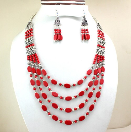 Collana con pietre preziose