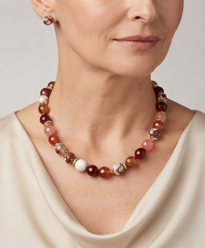 Collana con pietre naturali